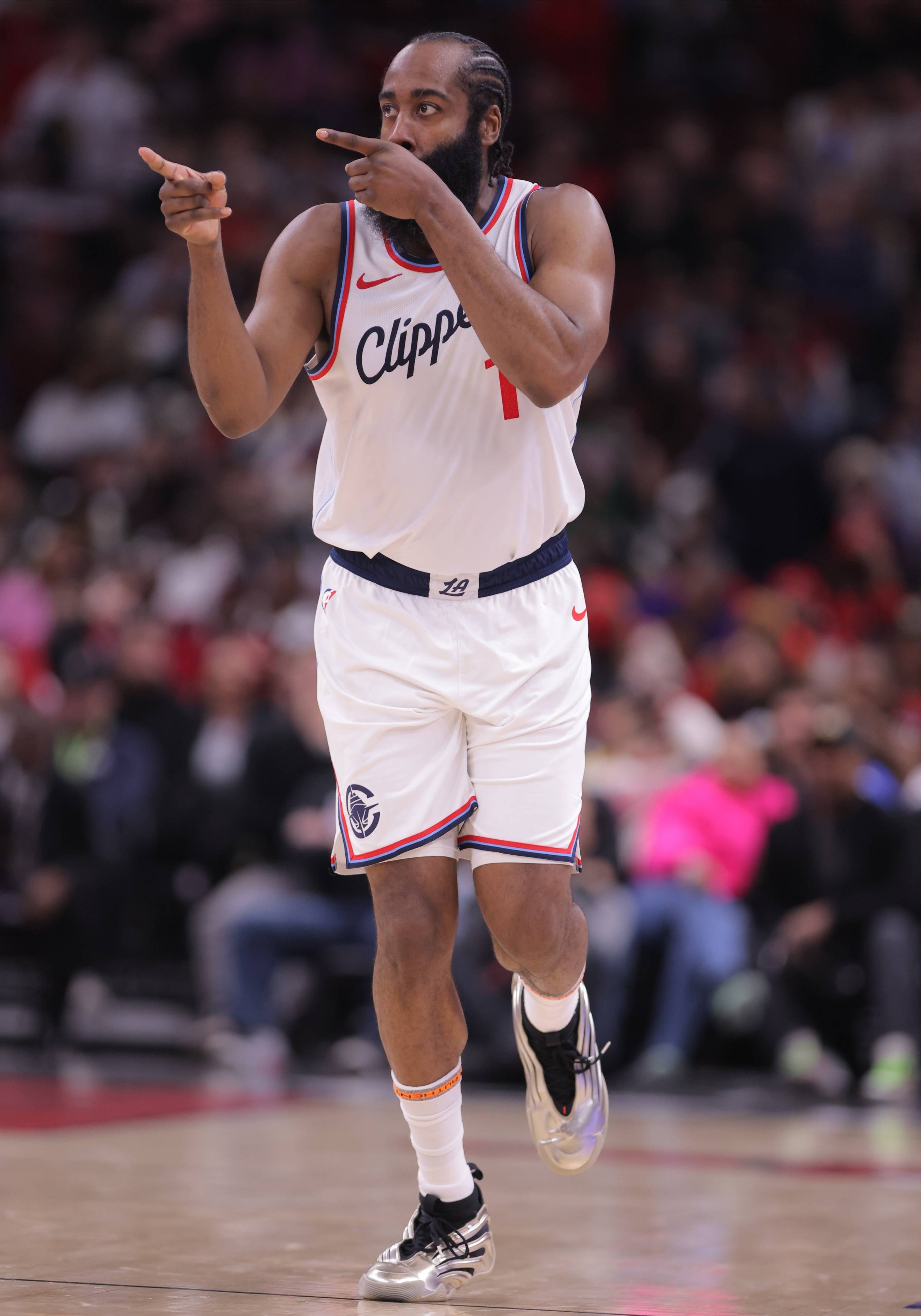 NG SPORTS-公牛带队取胜！，哈登重要时刻比赛规则变更再创辉煌时刻(哈登大两双火箭斩获10连胜 公牛爆冷23分大胜凯尔特人)